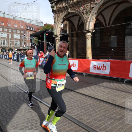 05.10.2025 - 20. swb-Marathon Bremen Yannick Fuchs http://msf.ph/oto/9261928 05.10.2025 11:21:11 Ziel 10361, 10362, 10913 meine-sportfotos.de