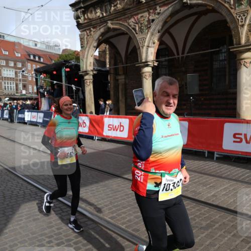 05.10.2025 - 20. swb-Marathon Bremen Yannick Fuchs http://msf.ph/oto/9261934 05.10.2025 11:21:12 Ziel 10361, 10362, 10913 meine-sportfotos.de
