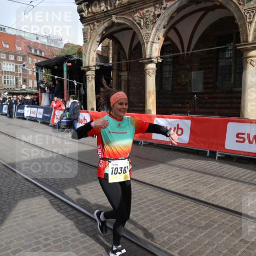 05.10.2025 - 20. swb-Marathon Bremen Yannick Fuchs http://msf.ph/oto/9261942 05.10.2025 11:21:12 Ziel 10361, 10362, 10913 meine-sportfotos.de