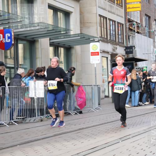 05.10.2025 - 20. swb-Marathon Bremen Strokosch-Dieckow http://msf.ph/oto/9261980 05.10.2025 11:02:06 Ziel 9468, 9647, 9707, 9748, 9802, 9839, 10033, 10093, 10130, 10194, 10595, 10598, 10615, 10821, 10825, 10829, 10982, 10983, 11110, 11160, 11340, 11386, 11537, 11538, 11646, 11711, 9468, 9647, 9707, 9748, 9802, 9839, 10033, 10093, 10130, 10194, 10595, 10598, 10615, 10821, 10825, 10829, 10982, 10983, 11110, 11160, 11340, 11386, 11537, 11646 meine-sportfotos.de