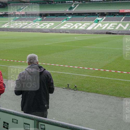 05.10.2025 - 20. swb-Marathon Bremen Michael Burmester http://msf.ph/oto/9262017 05.10.2025 11:23:15 Laufen im Stadion  meine-sportfotos.de