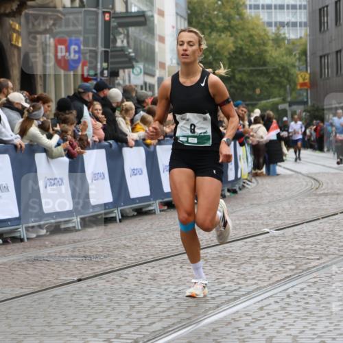 05.10.2025 - 20. swb-Marathon Bremen Strokosch-Dieckow http://msf.ph/oto/9262041 05.10.2025 12:57:53 Ziel 9, 6903 meine-sportfotos.de