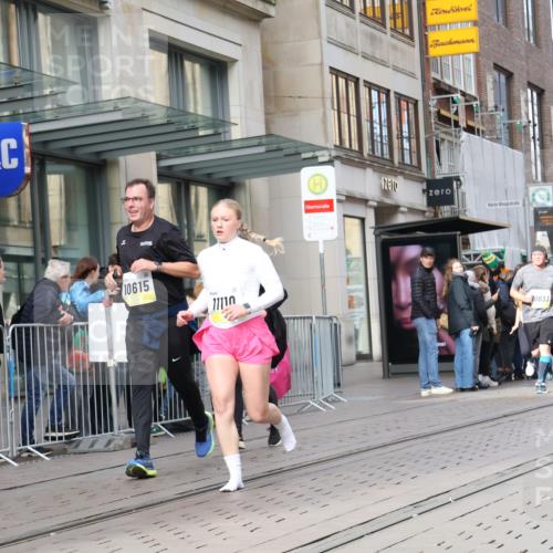 05.10.2025 - 20. swb-Marathon Bremen Strokosch-Dieckow http://msf.ph/oto/9262052 05.10.2025 11:02:10 Ziel 9468, 9647, 9707, 9748, 9802, 9839, 9841, 10033, 10093, 10130, 10194, 10510, 10595, 10598, 10615, 10821, 10825, 10826, 10829, 10982, 10983, 11024, 11110, 11160, 11386, 11537, 11538, 11711, 9468, 9647, 9707, 9748, 9802, 9839, 9841, 10033, 10093, 10130, 10194, 10510, 10595, 10598, 10615, 10821, 10825, 10826, 10829, 10982, 10983, 11024, 11110, 11160, 11386, 11537 meine-sportfotos.de