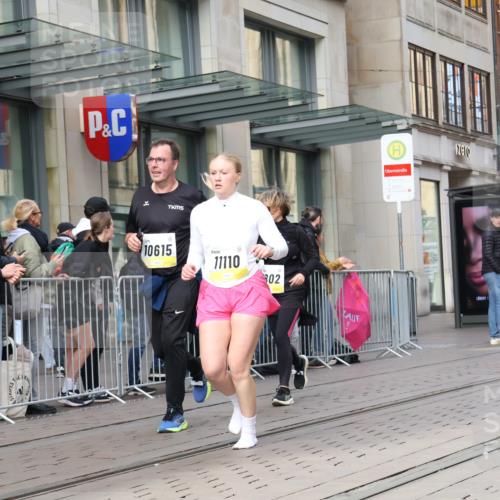 05.10.2025 - 20. swb-Marathon Bremen Strokosch-Dieckow http://msf.ph/oto/9262060 05.10.2025 11:02:11 Ziel 9468, 9647, 9707, 9748, 9802, 9839, 9841, 10033, 10093, 10194, 10510, 10595, 10598, 10615, 10821, 10825, 10826, 10829, 10982, 10983, 11024, 11110, 11160, 11386, 11537, 11538, 11711, 9468, 9647, 9707, 9748, 9802, 9839, 9841, 10033, 10093, 10194, 10510, 10595, 10598, 10615, 10821, 10825, 10826, 10829, 10982, 10983, 11024, 11110, 11160, 11386, 11537 meine-sportfotos.de