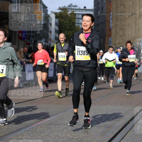 05.10.2025 - 20. swb-Marathon Bremen Strokosch-Dieckow http://msf.ph/oto/9262067 05.10.2025 11:06:32 Ziel 9178, 9357, 9619, 9998, 10239, 10699, 10732, 10912, 11027, 11143, 11270, 11324, 11365, 11605, 11706, 11721, 11746 meine-sportfotos.de