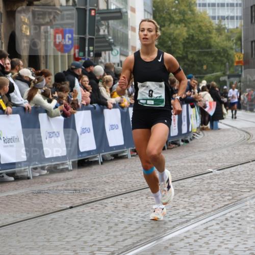 05.10.2025 - 20. swb-Marathon Bremen Strokosch-Dieckow http://msf.ph/oto/9262075 05.10.2025 12:57:53 Ziel 9, 6903 meine-sportfotos.de