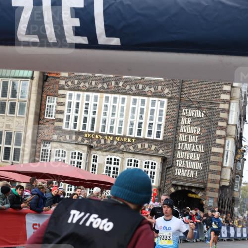 05.10.2025 - 20. swb-Marathon Bremen Yannick Fuchs http://msf.ph/oto/9262076 05.10.2025 10:49:21 Ziel 7202, 9333, 9457, 9556, 10016, 10221, 11057, 11673, 11695 meine-sportfotos.de