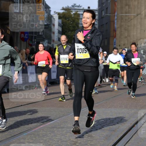 05.10.2025 - 20. swb-Marathon Bremen Strokosch-Dieckow http://msf.ph/oto/9262084 05.10.2025 11:06:32 Ziel 9178, 9357, 9619, 9998, 10239, 10699, 10732, 10912, 11027, 11143, 11270, 11324, 11365, 11605, 11706, 11721, 11746 meine-sportfotos.de
