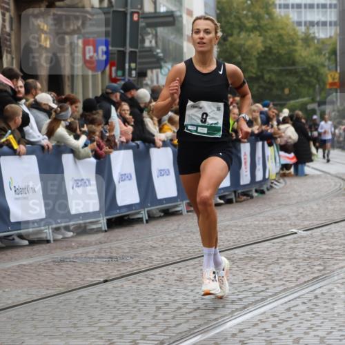 05.10.2025 - 20. swb-Marathon Bremen Strokosch-Dieckow http://msf.ph/oto/9262103 05.10.2025 12:57:54 Ziel 9, 6903 meine-sportfotos.de