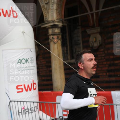 05.10.2025 - 20. swb-Marathon Bremen Yannick Fuchs http://msf.ph/oto/9262128 05.10.2025 10:49:28 Ziel 9206, 9333, 9435, 9708, 10519, 10715, 10735, 11057, 11319, 11598, 11672 meine-sportfotos.de