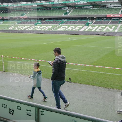 05.10.2025 - 20. swb-Marathon Bremen Michael Burmester http://msf.ph/oto/9262131 05.10.2025 11:29:06 Laufen im Stadion  meine-sportfotos.de