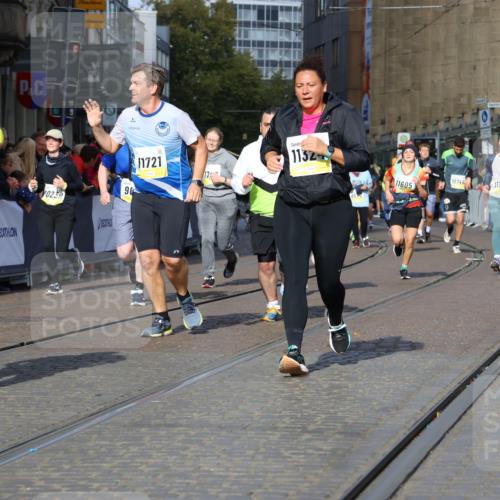 05.10.2025 - 20. swb-Marathon Bremen Strokosch-Dieckow http://msf.ph/oto/9262136 05.10.2025 11:06:34 Ziel 9178, 9357, 9619, 10239, 10699, 10732, 11027, 11143, 11270, 11324, 11605, 11706, 11721, 11746, 11747 meine-sportfotos.de