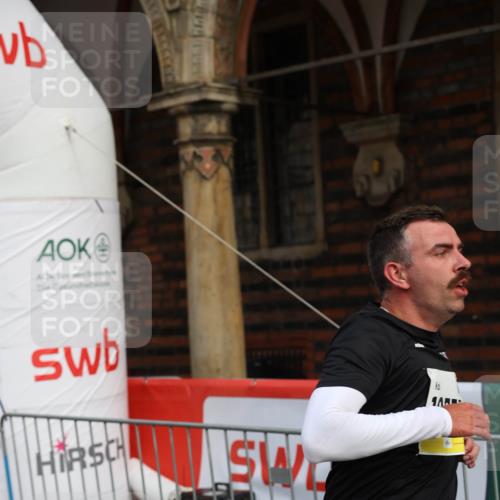 05.10.2025 - 20. swb-Marathon Bremen Yannick Fuchs http://msf.ph/oto/9262137 05.10.2025 10:49:28 Ziel 9206, 9333, 9435, 9708, 10519, 10715, 10735, 11057, 11319, 11598, 11672 meine-sportfotos.de