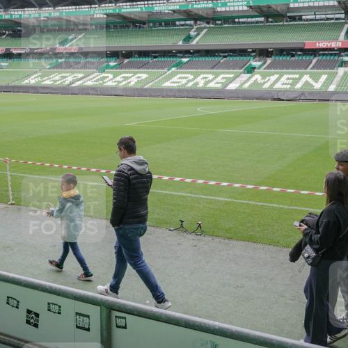 05.10.2025 - 20. swb-Marathon Bremen Michael Burmester http://msf.ph/oto/9262154 05.10.2025 11:29:07 Laufen im Stadion  meine-sportfotos.de