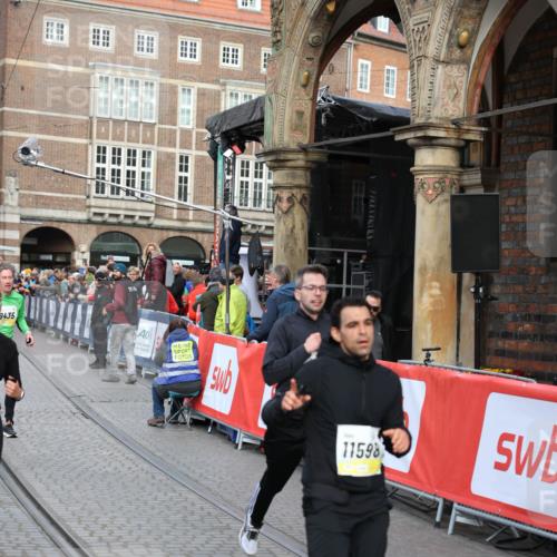 05.10.2025 - 20. swb-Marathon Bremen Yannick Fuchs http://msf.ph/oto/9262155 05.10.2025 10:49:29 Ziel 9206, 9333, 9435, 9708, 10118, 10519, 10715, 10735, 11057, 11319, 11598, 11672 meine-sportfotos.de