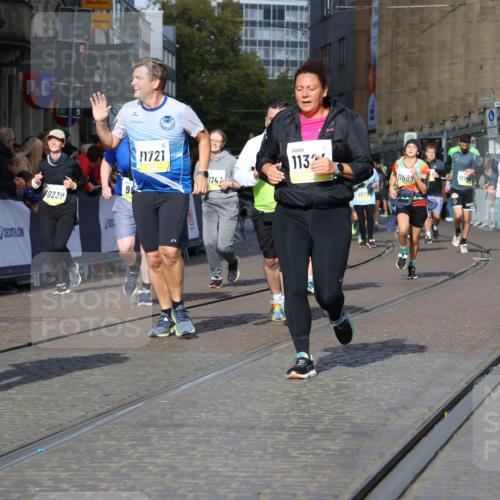 05.10.2025 - 20. swb-Marathon Bremen Strokosch-Dieckow http://msf.ph/oto/9262158 05.10.2025 11:06:34 Ziel 9178, 9357, 9619, 10239, 10699, 10732, 11027, 11143, 11270, 11324, 11605, 11706, 11721, 11746, 11747 meine-sportfotos.de