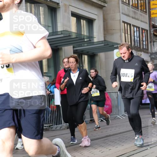 05.10.2025 - 20. swb-Marathon Bremen Strokosch-Dieckow http://msf.ph/oto/9262159 05.10.2025 11:02:21 Ziel 9331, 9360, 9468, 9516, 9647, 9707, 9802, 9839, 9841, 9846, 10033, 10129, 10207, 10510, 10530, 10595, 10598, 10615, 10734, 10803, 10804, 10825, 10826, 10940, 11024, 11087, 11110, 11160, 11193, 11504, 11537, 11538, 11576, 11667, 11668, 11711, 9331, 9360, 9468, 9516, 9647, 9707, 9802, 9839, 9841, 9846, 10033, 10129, 10207, 10510, 10530, 10595, 10598, 10615, 10734, 10803, 10804, 10825, 10826, 10940, 11024, 11087, 11110, 11160, 11193, 11504, 11537 meine-sportfotos.de