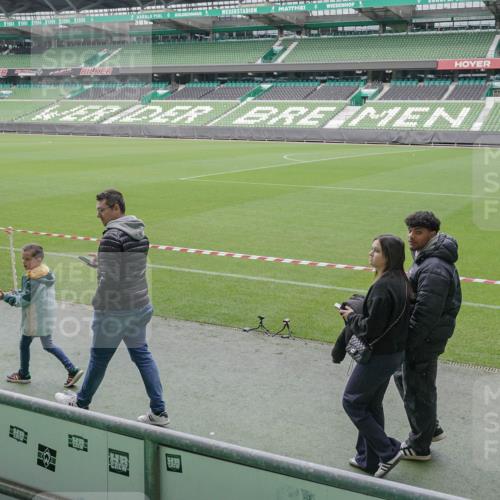 05.10.2025 - 20. swb-Marathon Bremen Michael Burmester http://msf.ph/oto/9262174 05.10.2025 11:29:07 Laufen im Stadion  meine-sportfotos.de