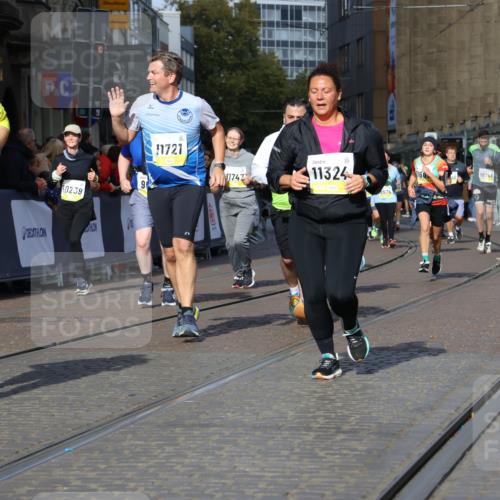 05.10.2025 - 20. swb-Marathon Bremen Strokosch-Dieckow http://msf.ph/oto/9262176 05.10.2025 11:06:34 Ziel 9178, 9357, 9619, 10239, 10699, 10732, 11027, 11143, 11270, 11324, 11605, 11706, 11721, 11746, 11747 meine-sportfotos.de