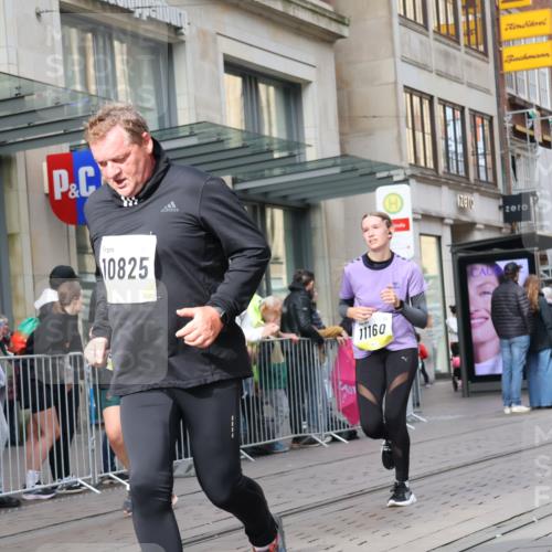 05.10.2025 - 20. swb-Marathon Bremen Strokosch-Dieckow http://msf.ph/oto/9262187 05.10.2025 11:02:22 Ziel 9331, 9360, 9468, 9516, 9647, 9802, 9839, 9841, 9846, 10033, 10129, 10167, 10207, 10510, 10530, 10595, 10598, 10615, 10656, 10734, 10803, 10804, 10825, 10826, 10940, 11024, 11087, 11110, 11160, 11193, 11504, 11537, 11538, 11576, 11667, 11668, 11711, 9331, 9360, 9468, 9516, 9647, 9802, 9839, 9841, 9846, 10033, 10129, 10167, 10207, 10510, 10530, 10595, 10598, 10615, 10656, 10734, 10803, 10804, 10825, 10826, 10940, 11024, 11087, 11110, 11160, 11193, 11504, 11537 meine-sportfotos.de