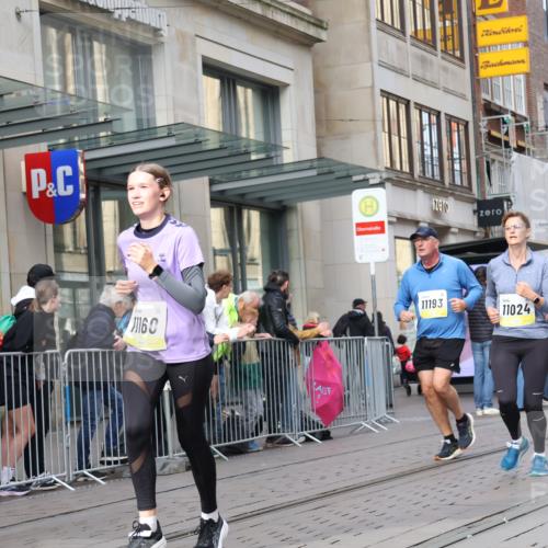 05.10.2025 - 20. swb-Marathon Bremen Strokosch-Dieckow http://msf.ph/oto/9262197 05.10.2025 11:02:23 Ziel 9331, 9360, 9468, 9516, 9644, 9647, 9802, 9839, 9841, 9846, 10033, 10129, 10167, 10207, 10510, 10530, 10595, 10598, 10615, 10656, 10734, 10803, 10804, 10825, 10826, 10940, 11024, 11087, 11110, 11160, 11193, 11312, 11504, 11576, 11667, 11668, 11711, 9331, 9360, 9468, 9516, 9644, 9647, 9802, 9839, 9841, 9846, 10033, 10129, 10167, 10207, 10510, 10530, 10595, 10598, 10615, 10656, 10734, 10803, 10804, 10825, 10826, 10940, 11024, 11087, 11110, 11160, 11193, 11312, 11504 meine-sportfotos.de