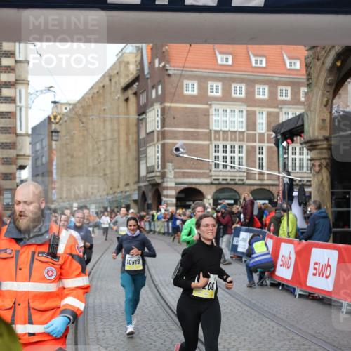 05.10.2025 - 20. swb-Marathon Bremen Yannick Fuchs http://msf.ph/oto/9262206 05.10.2025 10:49:29 Ziel 9206, 9333, 9435, 9708, 10118, 10519, 10715, 10735, 11057, 11319, 11598, 11672 meine-sportfotos.de
