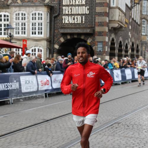 05.10.2025 - 20. swb-Marathon Bremen Yannick Fuchs http://msf.ph/oto/9262208 05.10.2025 11:22:29 Ziel 10700 meine-sportfotos.de