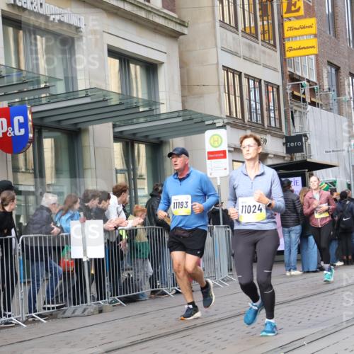 05.10.2025 - 20. swb-Marathon Bremen Strokosch-Dieckow http://msf.ph/oto/9262214 05.10.2025 11:02:24 Ziel 9331, 9360, 9468, 9516, 9644, 9647, 9841, 9846, 10033, 10129, 10167, 10207, 10510, 10530, 10595, 10598, 10656, 10734, 10803, 10804, 10825, 10826, 10940, 11024, 11087, 11110, 11160, 11193, 11312, 11504, 11576, 11667, 11668, 11711, 9331, 9360, 9468, 9516, 9644, 9647, 9841, 9846, 10033, 10129, 10167, 10207, 10510, 10530, 10595, 10598, 10656, 10734, 10803, 10804, 10825, 10826, 10940, 11024, 11087, 11110, 11160, 11193, 11312, 11504 meine-sportfotos.de