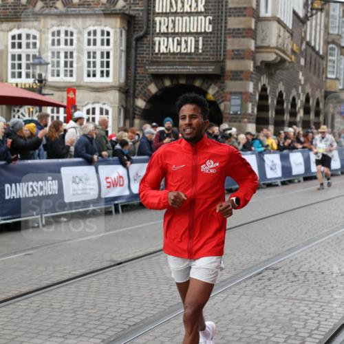 05.10.2025 - 20. swb-Marathon Bremen Yannick Fuchs http://msf.ph/oto/9262217 05.10.2025 11:22:29 Ziel 10700 meine-sportfotos.de