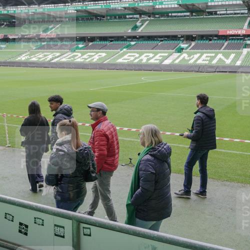 05.10.2025 - 20. swb-Marathon Bremen Michael Burmester http://msf.ph/oto/9262223 05.10.2025 11:29:10 Laufen im Stadion  meine-sportfotos.de