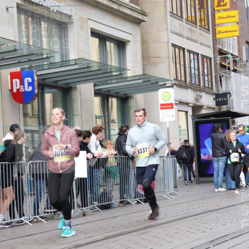 05.10.2025 - 20. swb-Marathon Bremen Strokosch-Dieckow http://msf.ph/oto/9262247 05.10.2025 11:02:27 Ziel 9331, 9360, 9516, 9644, 9841, 9846, 10129, 10167, 10207, 10510, 10530, 10595, 10598, 10656, 10734, 10803, 10804, 10825, 10826, 10876, 10940, 11024, 11087, 11160, 11193, 11312, 11504, 11576, 11667, 11668, 11735, 9331, 9360, 9516, 9644, 9841, 9846, 10129, 10167, 10207, 10510, 10530, 10595, 10598, 10656, 10734, 10803, 10804, 10825, 10826, 10876, 10940, 11024, 11087, 11160, 11193, 11312, 11504, 11735 meine-sportfotos.de