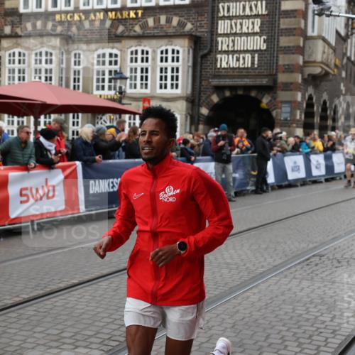 05.10.2025 - 20. swb-Marathon Bremen Yannick Fuchs http://msf.ph/oto/9262254 05.10.2025 11:22:29 Ziel 10700 meine-sportfotos.de