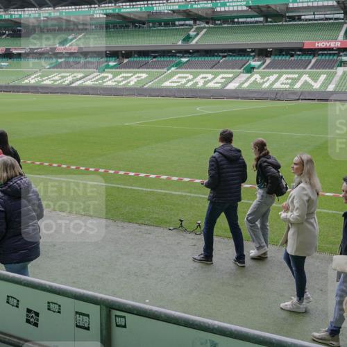05.10.2025 - 20. swb-Marathon Bremen Michael Burmester http://msf.ph/oto/9262259 05.10.2025 11:29:12 Laufen im Stadion  meine-sportfotos.de