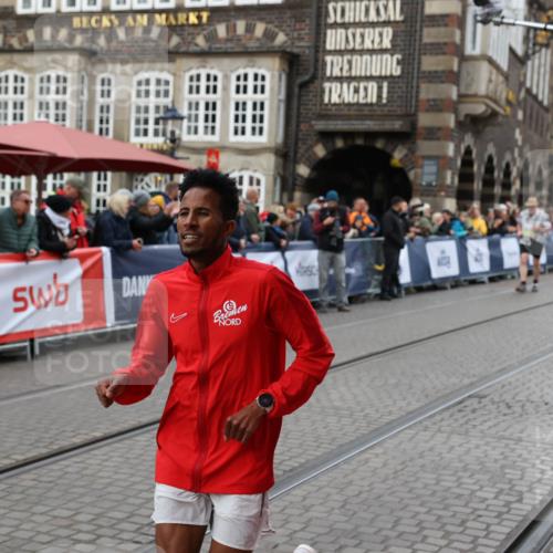 05.10.2025 - 20. swb-Marathon Bremen Yannick Fuchs http://msf.ph/oto/9262263 05.10.2025 11:22:30 Ziel 10700 meine-sportfotos.de
