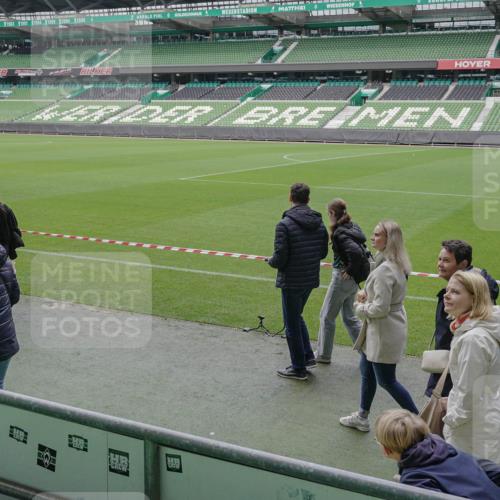 05.10.2025 - 20. swb-Marathon Bremen Michael Burmester http://msf.ph/oto/9262279 05.10.2025 11:29:13 Laufen im Stadion  meine-sportfotos.de