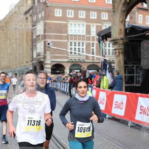 05.10.2025 - 20. swb-Marathon Bremen Yannick Fuchs http://msf.ph/oto/9262283 05.10.2025 10:49:31 Ziel 9206, 9233, 9435, 9555, 9708, 10118, 10519, 10673, 10715, 10735, 11319, 11487, 11598, 11672 meine-sportfotos.de