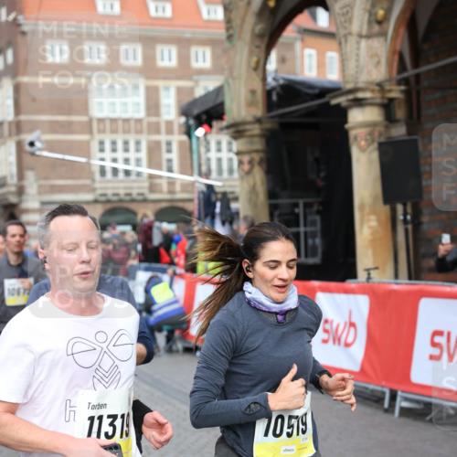 05.10.2025 - 20. swb-Marathon Bremen Yannick Fuchs http://msf.ph/oto/9262291 05.10.2025 10:49:32 Ziel 9206, 9233, 9435, 9555, 9708, 10118, 10381, 10519, 10673, 10715, 10735, 11319, 11487, 11598, 11672 meine-sportfotos.de