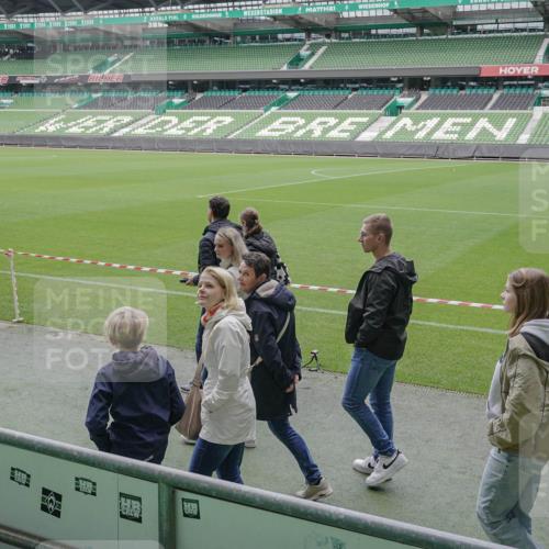05.10.2025 - 20. swb-Marathon Bremen Michael Burmester http://msf.ph/oto/9262319 05.10.2025 11:29:14 Laufen im Stadion  meine-sportfotos.de