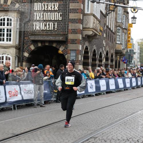 05.10.2025 - 20. swb-Marathon Bremen Yannick Fuchs http://msf.ph/oto/9262333 05.10.2025 11:22:32 Ziel 9513, 10700 meine-sportfotos.de
