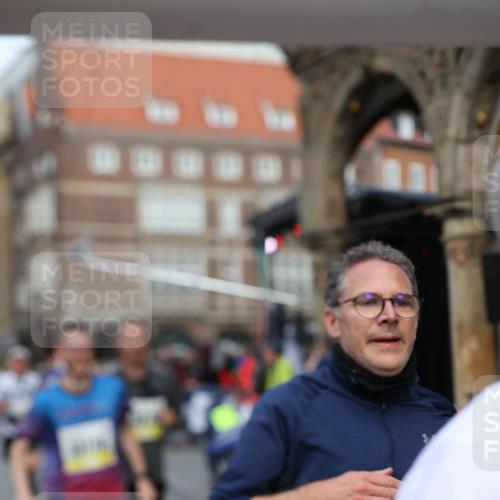 05.10.2025 - 20. swb-Marathon Bremen Yannick Fuchs http://msf.ph/oto/9262334 05.10.2025 10:49:32 Ziel 9206, 9233, 9435, 9555, 9708, 10118, 10381, 10519, 10673, 10715, 10735, 11319, 11487, 11598, 11672 meine-sportfotos.de