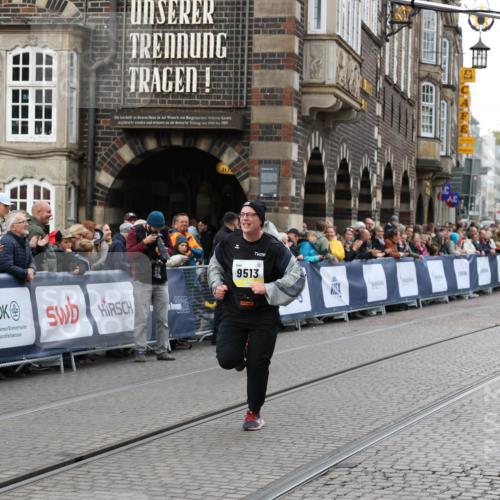 05.10.2025 - 20. swb-Marathon Bremen Yannick Fuchs http://msf.ph/oto/9262343 05.10.2025 11:22:32 Ziel 9513, 10700 meine-sportfotos.de