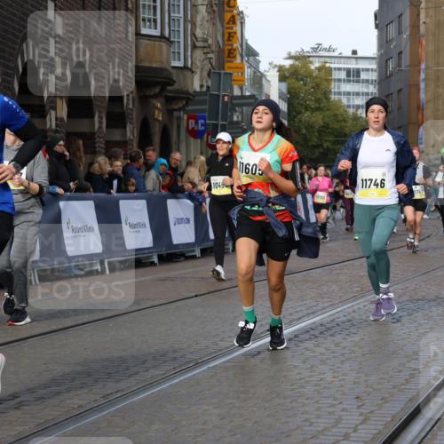 05.10.2025 - 20. swb-Marathon Bremen Strokosch-Dieckow http://msf.ph/oto/9262345 05.10.2025 11:06:39 Ziel 9178, 9357, 9619, 10239, 10498, 10747, 10748, 10937, 11027, 11324, 11565, 11605, 11706, 11721, 11746, 11747 meine-sportfotos.de