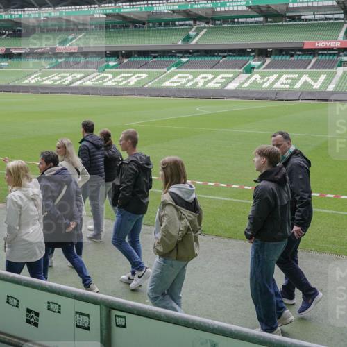 05.10.2025 - 20. swb-Marathon Bremen Michael Burmester http://msf.ph/oto/9262351 05.10.2025 11:29:16 Laufen im Stadion  meine-sportfotos.de