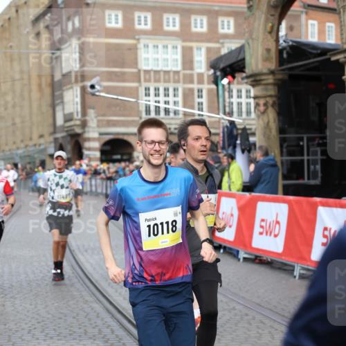 05.10.2025 - 20. swb-Marathon Bremen Yannick Fuchs http://msf.ph/oto/9262364 05.10.2025 10:49:33 Ziel 9206, 9233, 9435, 9555, 9708, 10118, 10381, 10519, 10673, 10735, 11319, 11487, 11598, 11672 meine-sportfotos.de