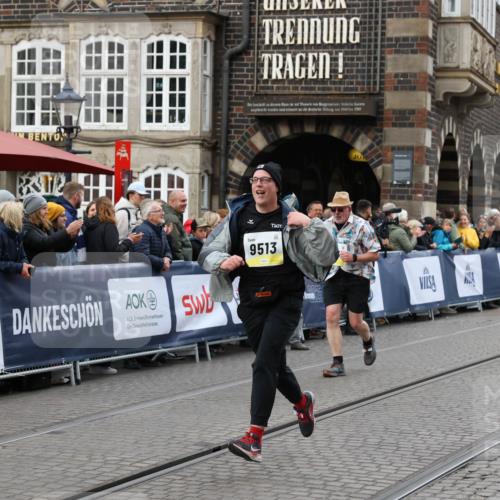 05.10.2025 - 20. swb-Marathon Bremen Yannick Fuchs http://msf.ph/oto/9262369 05.10.2025 11:22:32 Ziel 9513, 10700 meine-sportfotos.de