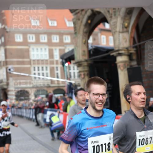 05.10.2025 - 20. swb-Marathon Bremen Yannick Fuchs http://msf.ph/oto/9262374 05.10.2025 10:49:33 Ziel 9206, 9233, 9435, 9555, 9708, 10118, 10381, 10519, 10673, 10735, 11319, 11487, 11598, 11672 meine-sportfotos.de