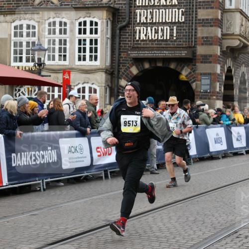 05.10.2025 - 20. swb-Marathon Bremen Yannick Fuchs http://msf.ph/oto/9262378 05.10.2025 11:22:33 Ziel 9513, 10700 meine-sportfotos.de