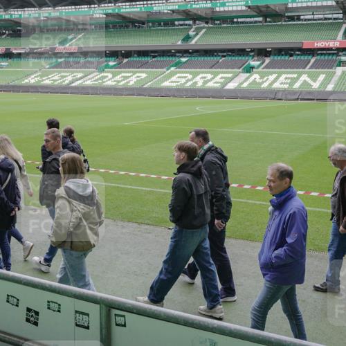 05.10.2025 - 20. swb-Marathon Bremen Michael Burmester http://msf.ph/oto/9262383 05.10.2025 11:29:17 Laufen im Stadion  meine-sportfotos.de