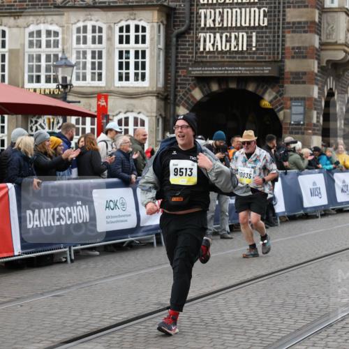 05.10.2025 - 20. swb-Marathon Bremen Yannick Fuchs http://msf.ph/oto/9262386 05.10.2025 11:22:33 Ziel 9513, 10700 meine-sportfotos.de