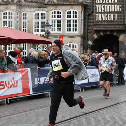 05.10.2025 - 20. swb-Marathon Bremen Yannick Fuchs http://msf.ph/oto/9262389 05.10.2025 11:22:33 Ziel 9513, 10700 meine-sportfotos.de